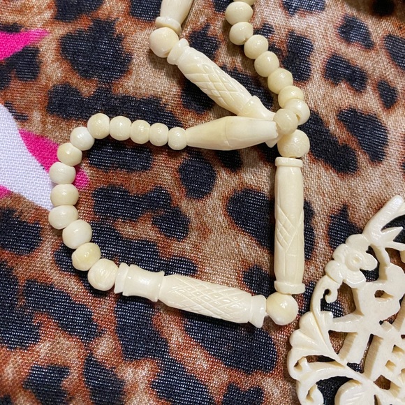 NWOT Ivory Japanese necklace and elastic bracelet - Picture 7 of 11